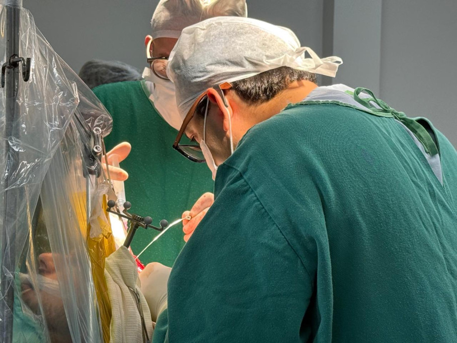 HUSFP/UCPel realiza microcirurgia para remoção de tumor cerebral com paciente acordado