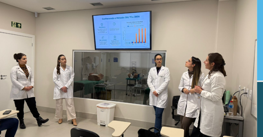 Hospital universitário capacita médicos de 21 municípios para ampliar acesso a DIU e Implanon no SUS