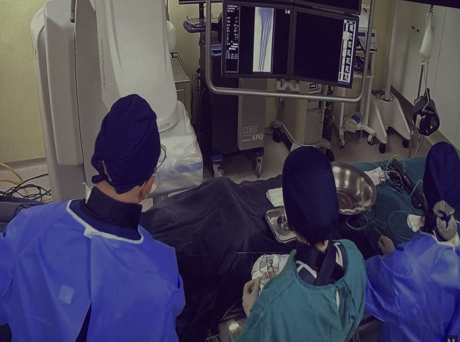 Participantes acompanham angioplastia ao vivo durante simpósio de Medicina Intervencionista do HUSFP/UCPel