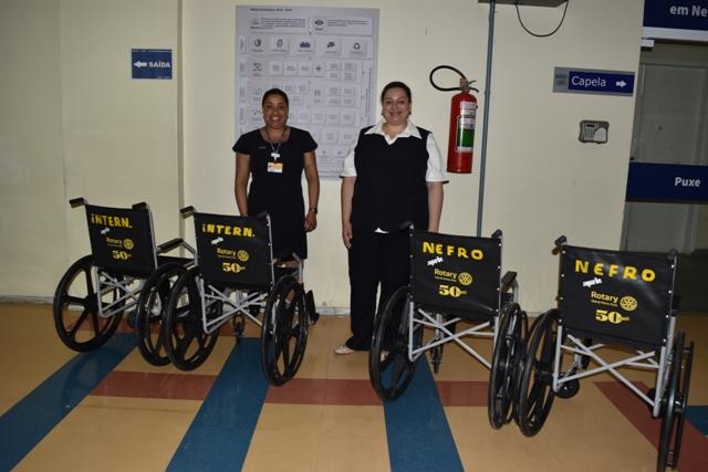 Setores do HU recebem cadeiras de rodas