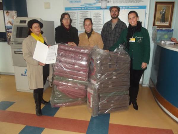 Grupos fazem entrega de cobertores ao HUSFP/UCPel