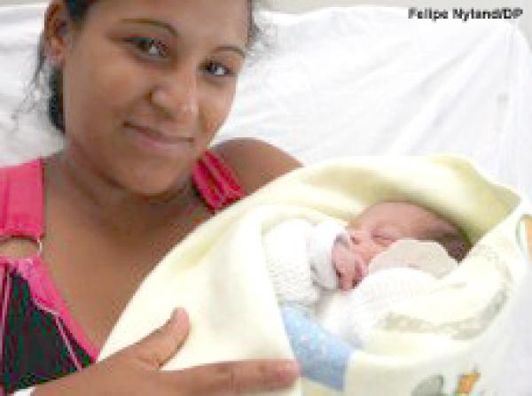 Vitória Eduarda é a primeira criança pelotense a nascer em 2010