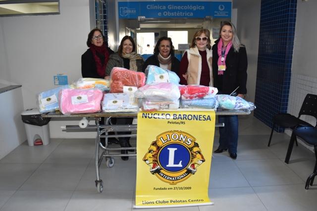 Lions Clube Pelotas Centro doa 15 enxovais para os bebês da Maternidade do HU