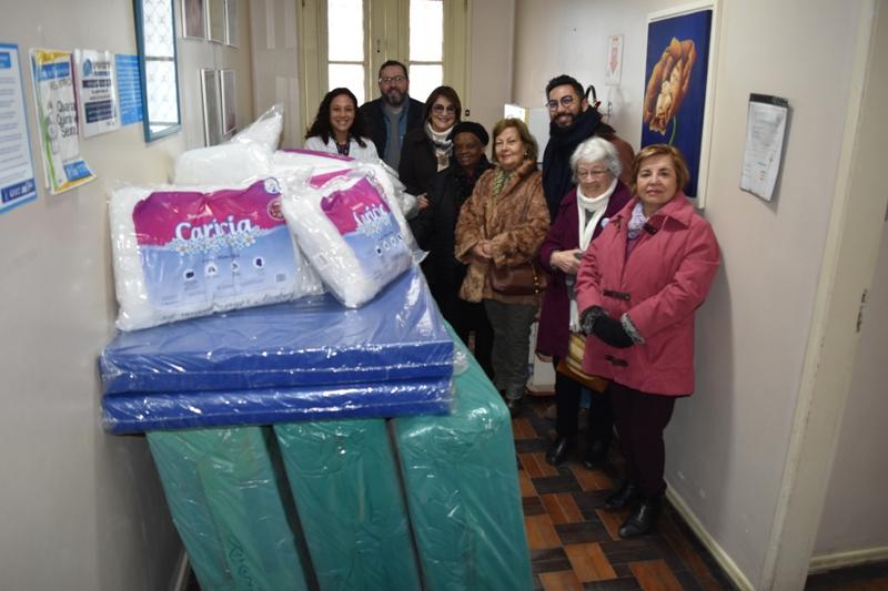 Grupo de Apoio do HU doa colchões e travesseiros novos para todos os leitos da Casa da Gestante