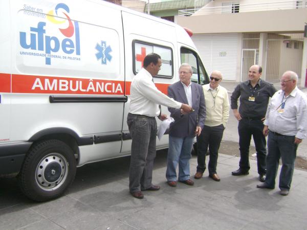 Pronto Socorro recebe ambulância da UFPel