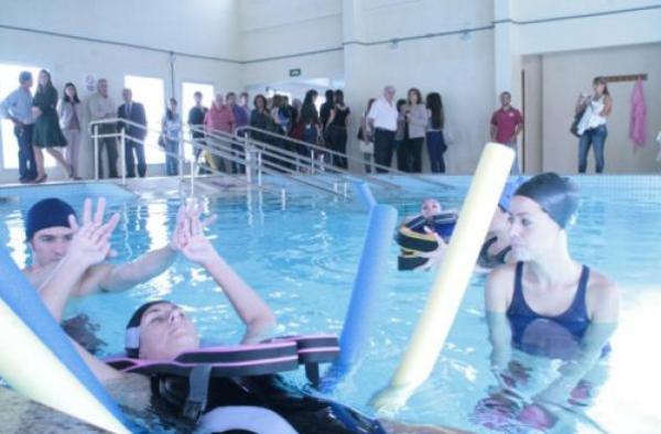 Católica inaugura piscina terapêutica