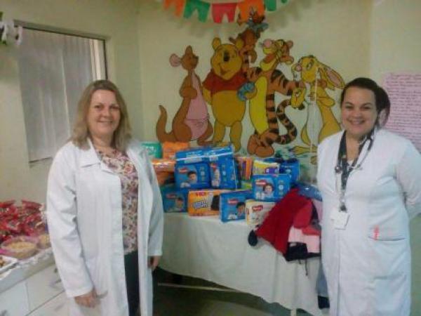 Médicos Pediatras realizam doações no setor de Pediatria do HUSFP