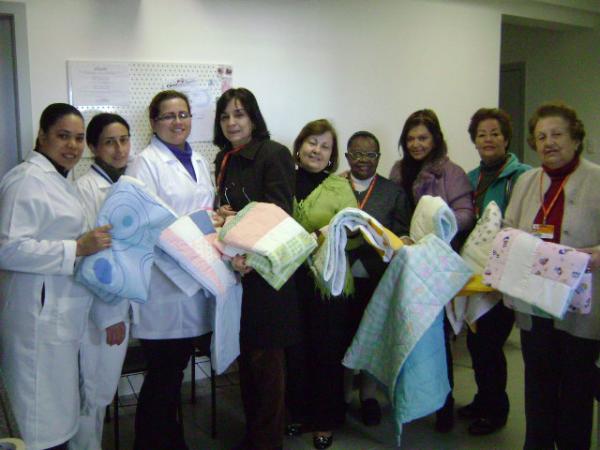 Grupo de Apoio entrega doações no Hospital Universitário São Francisco de Paula