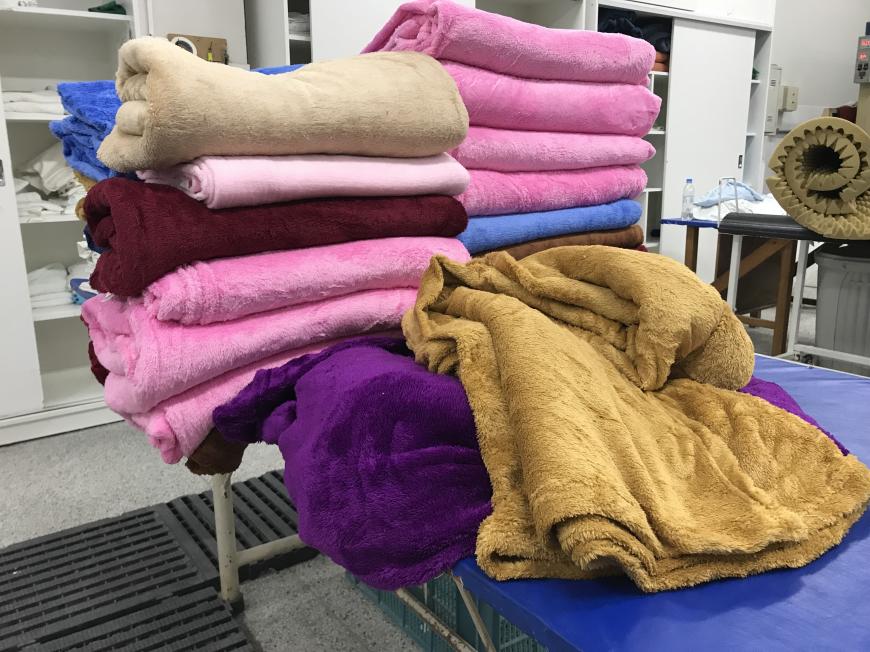 Paróquia São Cristóvão doa 50 cobertores de soft que serão destinados a bebês e crianças do HU