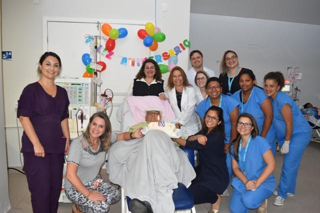 Paciente da Hemodiálise do HU comemora 100 anos 